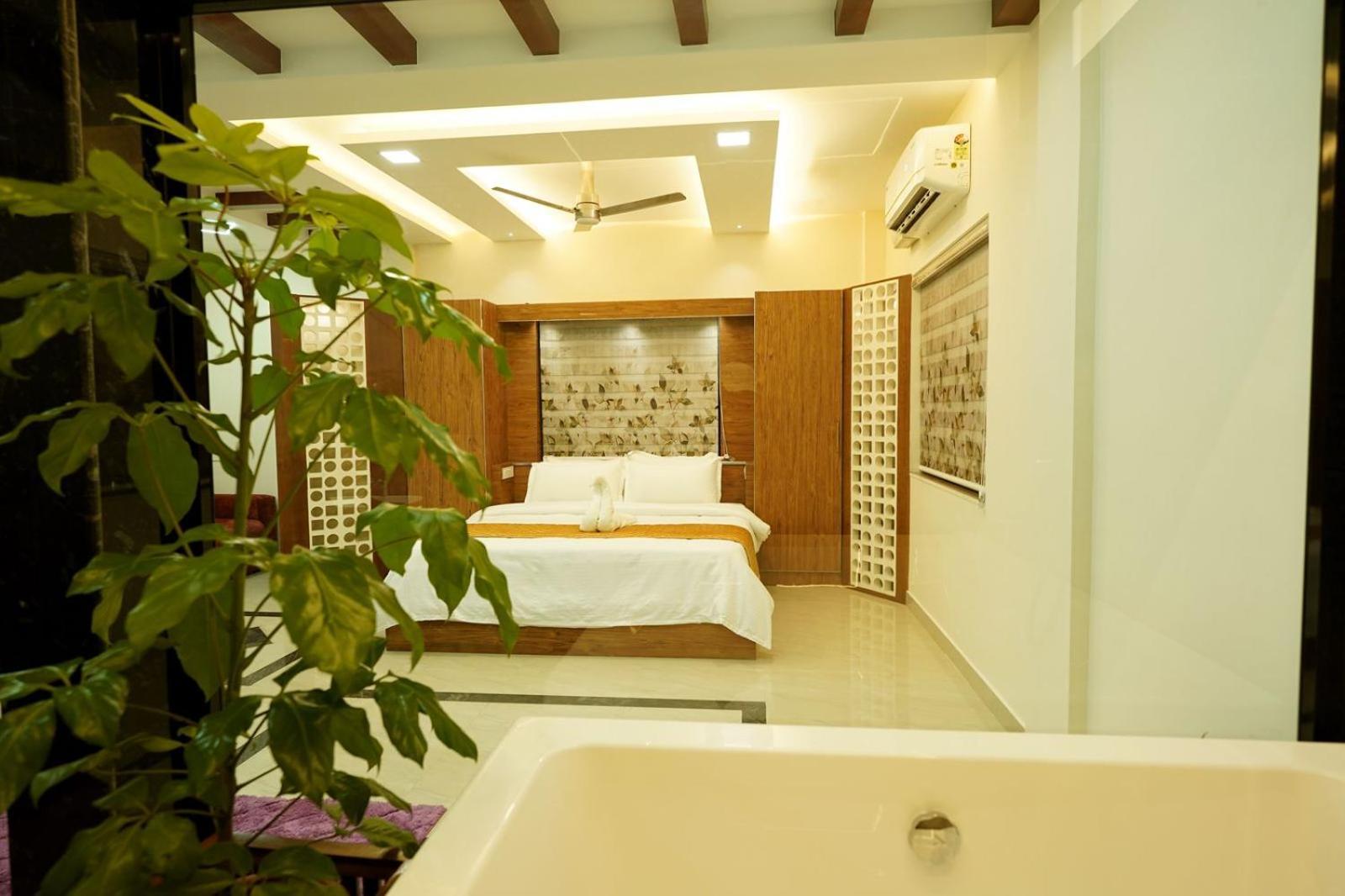 Krishnakripa Premium Residency Hotell Kochi Exteriör bild