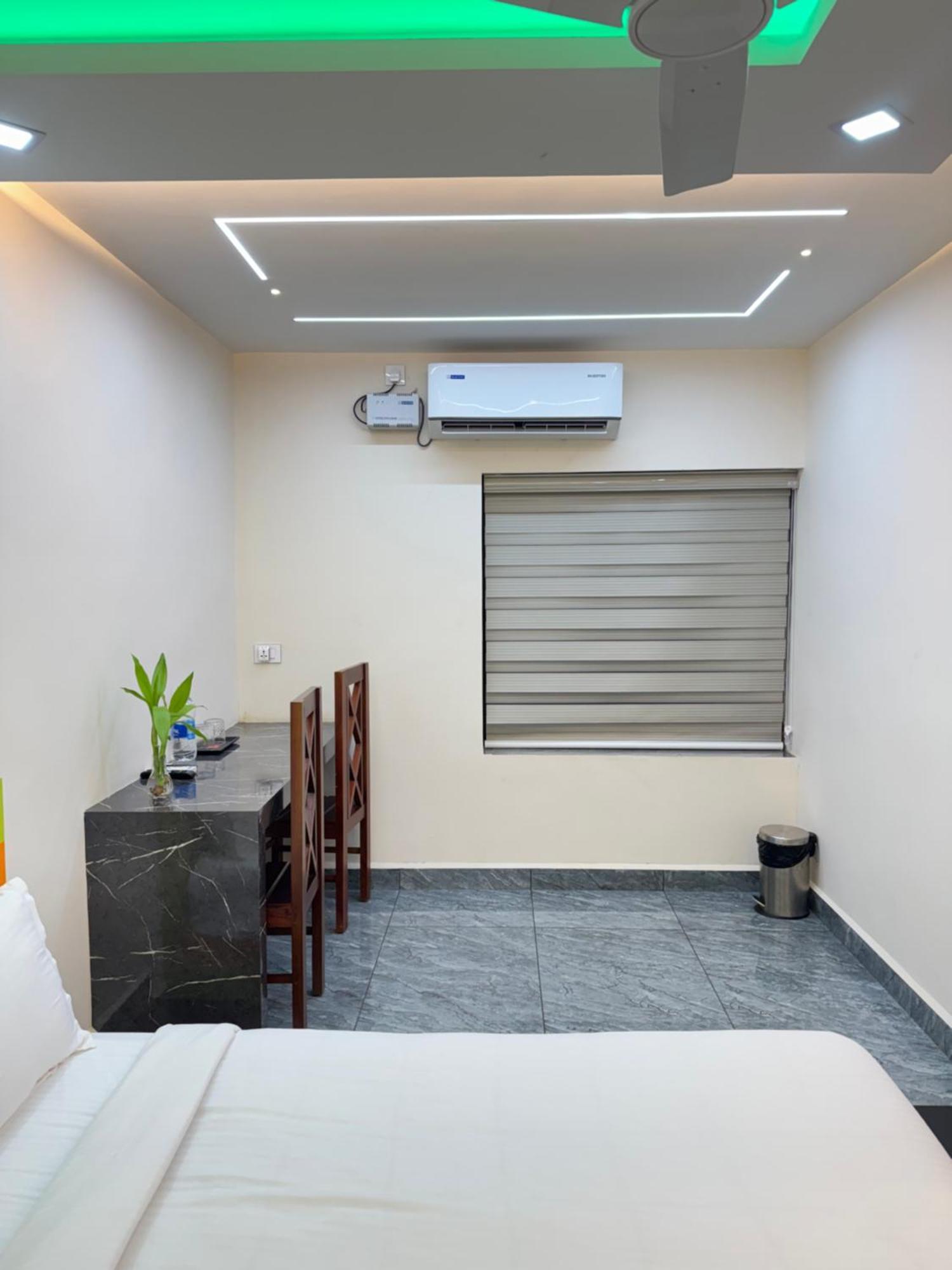 Krishnakripa Premium Residency Hotell Kochi Exteriör bild