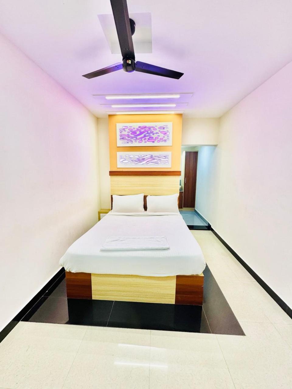 Krishnakripa Premium Residency Hotell Kochi Rum bild