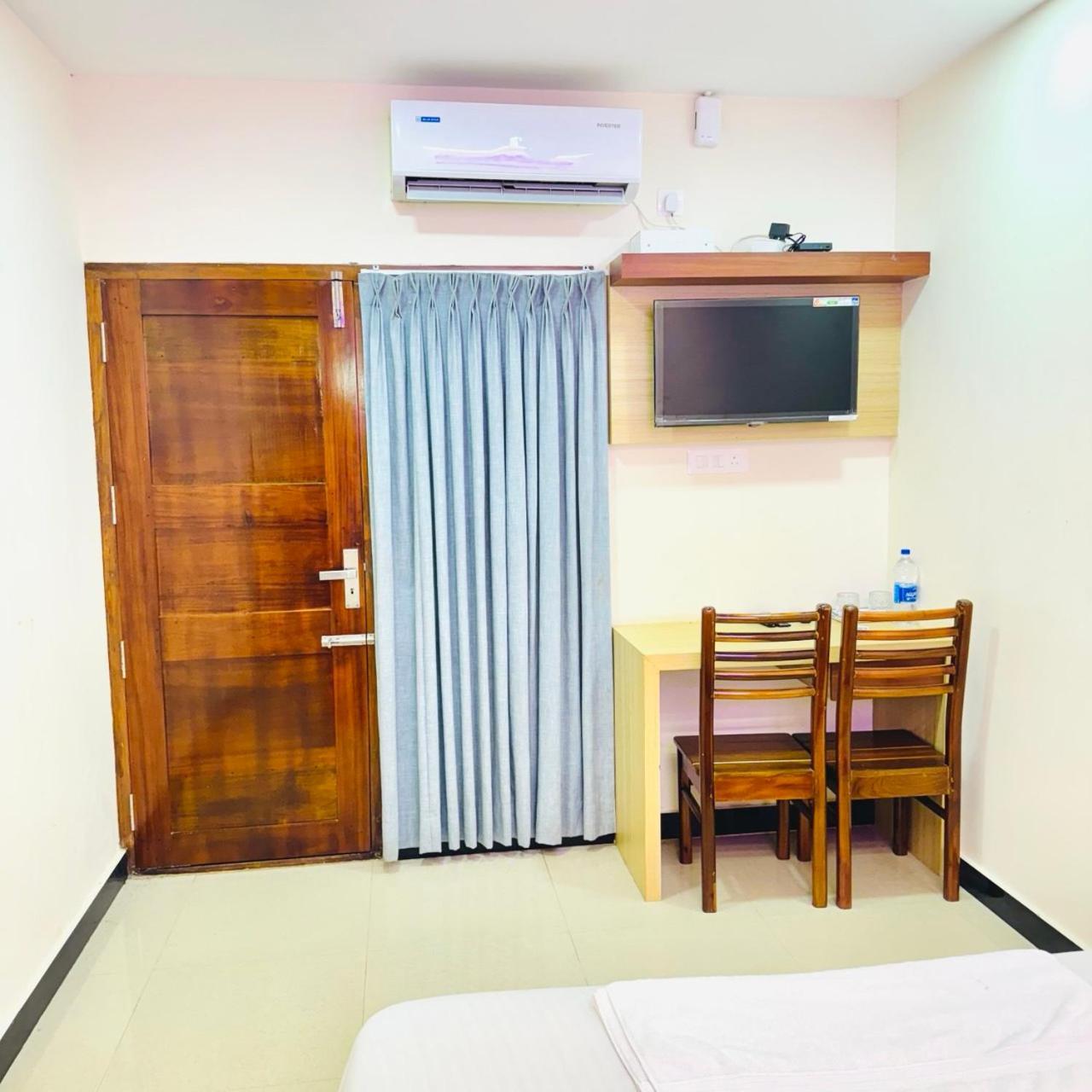 Krishnakripa Premium Residency Hotell Kochi Exteriör bild