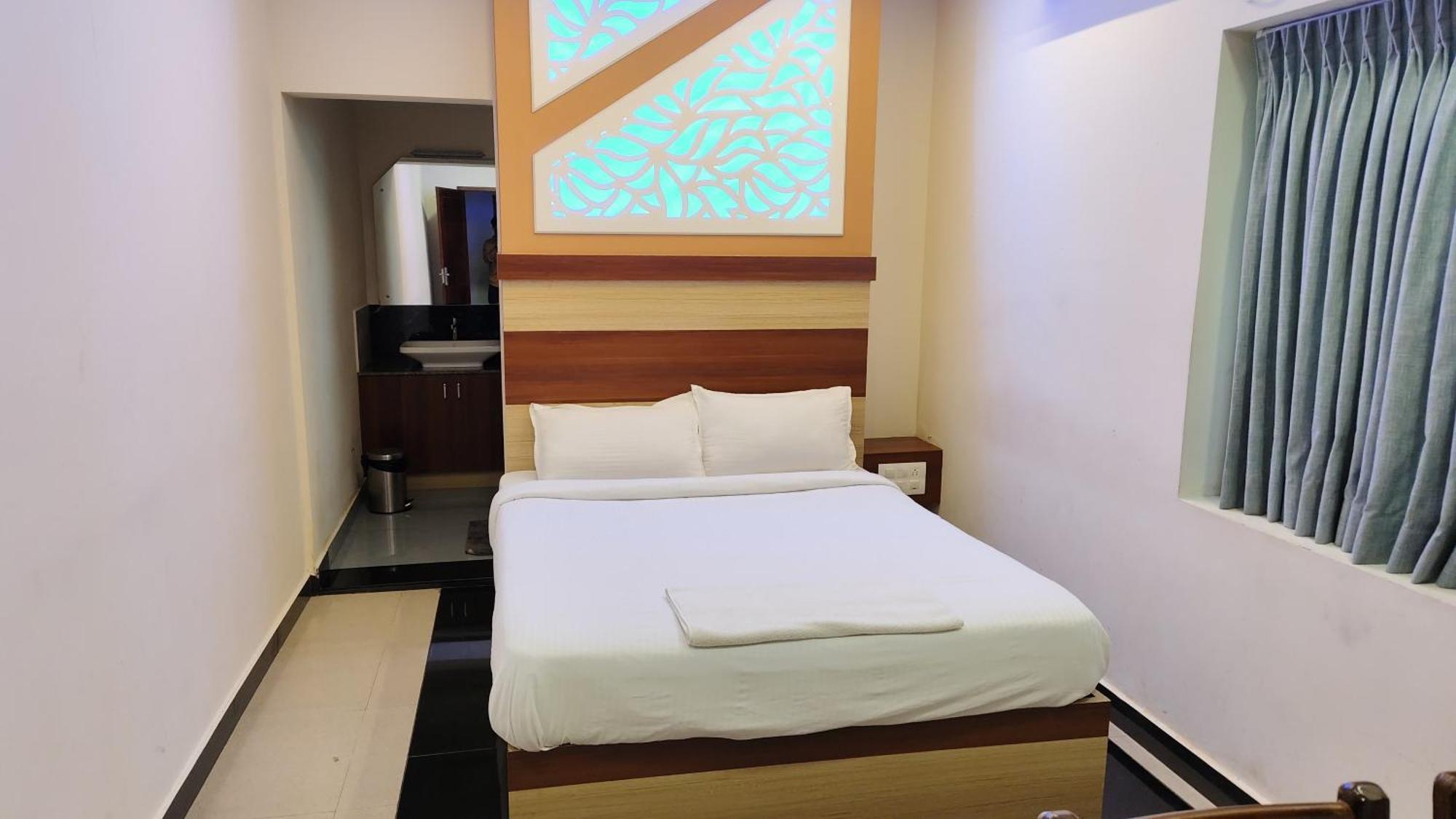 Krishnakripa Premium Residency Hotell Kochi Exteriör bild